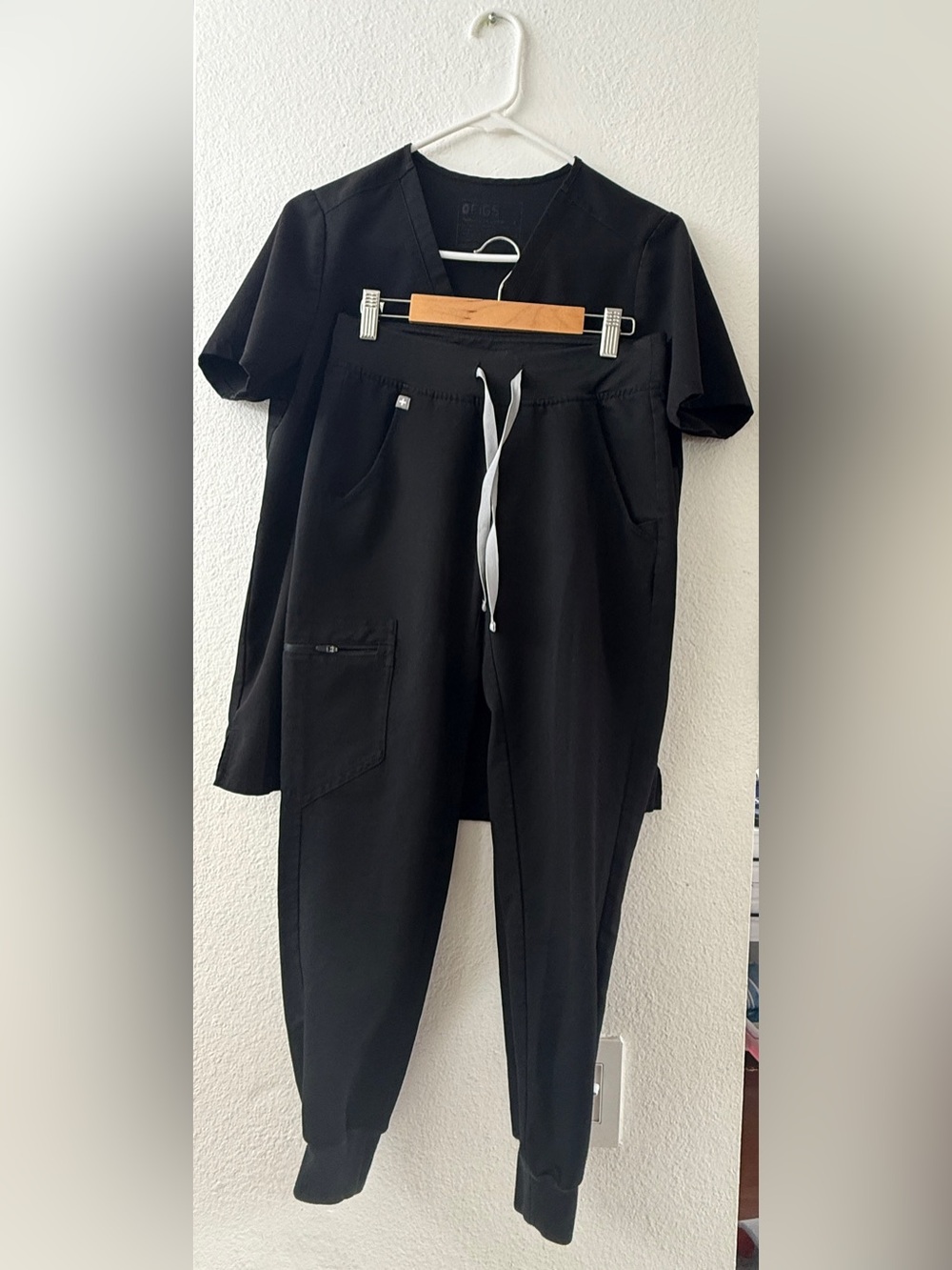 Figs Black Scrub Set